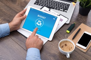 リスティング広告の費用は？相場や実際の決め方について