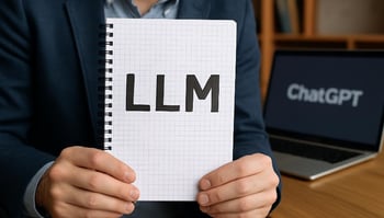 LLM（大規模言語モデル）とは何か？初心者でもわかる仕組みとビジネス活用術
